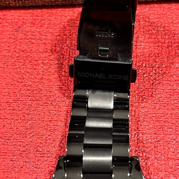 MICHAEL KORS LOVED AUTHENTIC BLACK & GOLD STAINLESS STEEL SLIM DESIGN WATCH - Picture 14 of 16